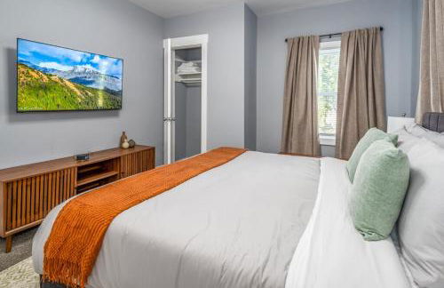 Prime Walnut Hills, 5min to UC, Lux King Beds, Sleep 6ppl, Smart TVs - Foto 10