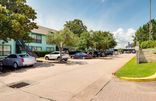 Lake Conroe Condo Balcony, Views and Pool Access! - Photo 23