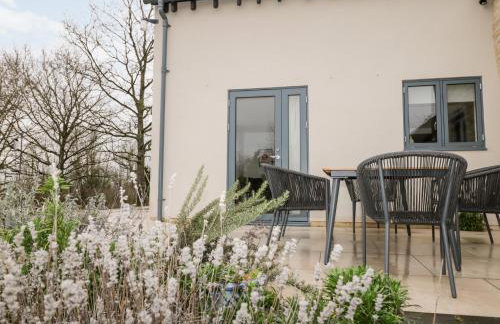 High Cogges Farm Holiday Cottages - Photo 54