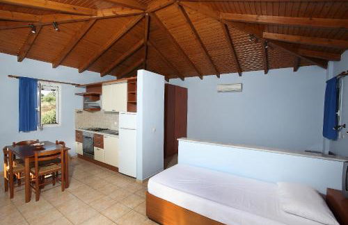 Alexandros Beachfront Apartments near Petalidi with Private Sunbeds & Sea View - Foto 32