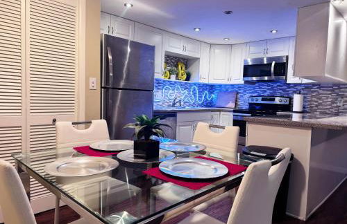 Modern Daytona Condo With Pool - Photo 5