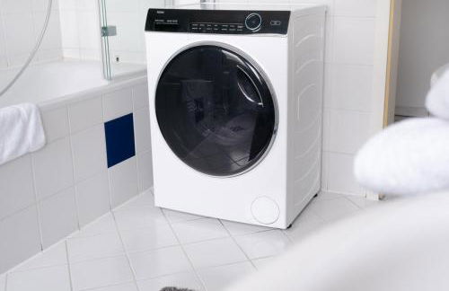 BELLA - Business&Family - 2 Zimmer direkt neben Schloß, Parkplatz, SmartTV, Netflix, Waschmaschine, 24h Checkin, 71qm, Kingsizebett, Hotelbettwäsche - Foto 16