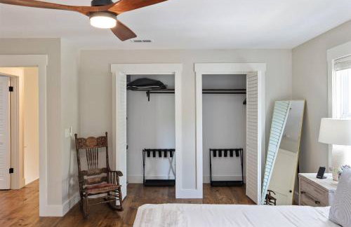 Downtown | Gorgeous | Pet Friendly! - Photo 42