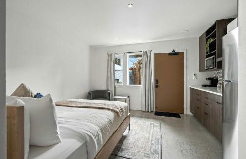 Kerns 6BR - New Spanish Style Group Stay - Photo 55