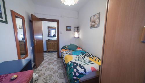 Comodo y luminoso en Cornella -Barcelona- - Foto 4