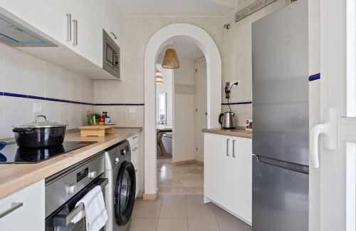 Beautiful 3 Bed Stylish & Cozy Apartment - Susanna Suite - Photo 21