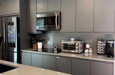 Pocono Chalet,Hot Tub,Arcade,Fireplace, Lake,Pool, Pet friendly, near Jim Thorpe No extra fees to use amenities - Foto 16