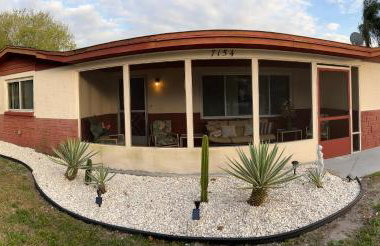 Private Tropical Waterfront Sanctuary w pool, hot tub & an island! Pet Friendly - Foto 40