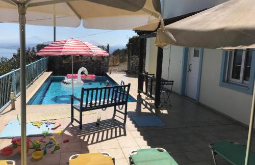 Breathtaking sea and Mountain views with Private pool, Peace full relaxing Villa with WiFi near Shops and Restaurants - Photo 3