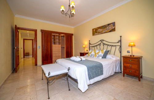 Villa with private pool and tennis court 150 metres from the sea-Villa el Olivo - Photo 29