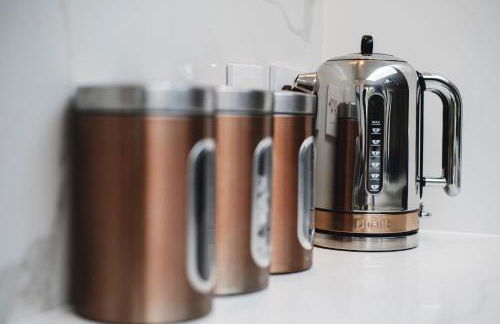 Large Country House with Hot Tub, Pool Table, and Log Burner - Photo 27