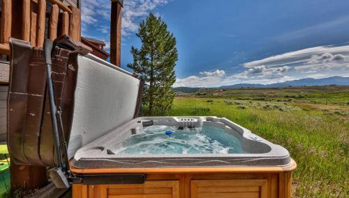 Mountain Bliss 3 BR Retreat With Views and Hot Tub - Foto 4