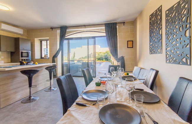 Ta'Siku Gozitan villa + Pool & hot tub - Photo 23