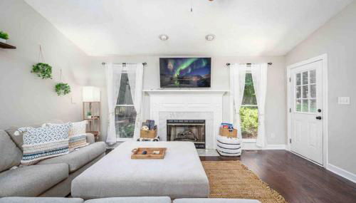 Cozy Boho Kildaire Farms Home- near Downtown - Foto 1