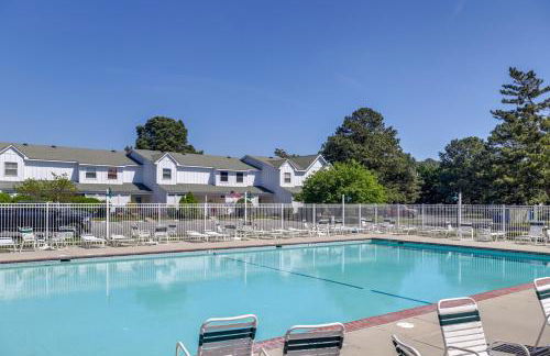 Porch and Water Views Getaway in Mallard Lakes - Foto 28