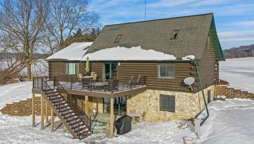 Spacious 4BR Cabin • Sleeps 12 • Games •Near Dells - Foto 2, pet friendly