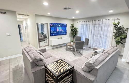 Rainforest Villa 4 Bedroom PoolSpa Walk2Disneyland - Foto 6