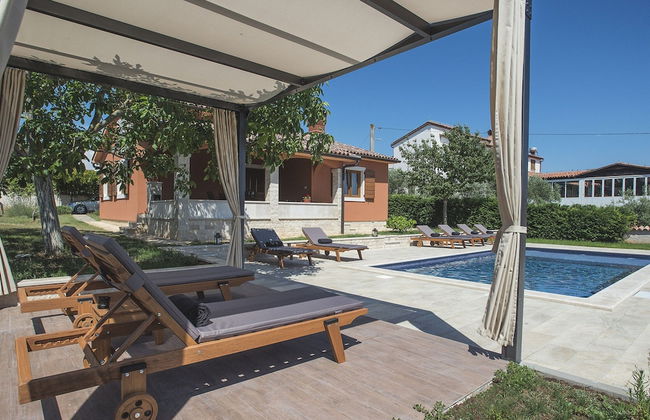 Villa in Peroj With Private Pool & Near Beach - Foto 28