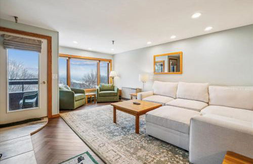 Highridge B14 Enjoy the view ski back trail shuttle service sports center - Photo 3