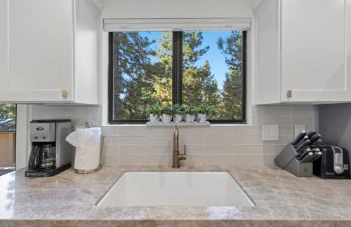 Fun & Air Conditioned Lake Tahoe 3 BR/2.5 BA Home - Foto 31