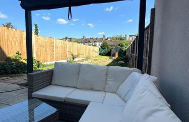 Luxury House in Ilford 21 minute Train journey from Central London - Foto 1