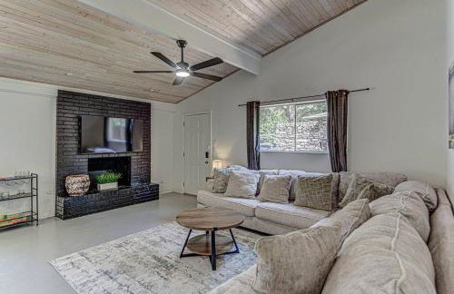 4 BDRM with POOL Prime Location on Lamar Mins to DT - Foto 1