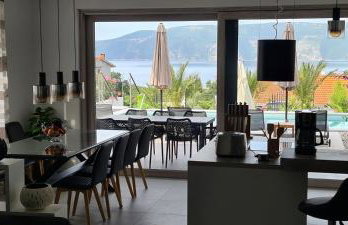 Luxury White Sails Villas with a Multi Sport Court and Sea View - Photo 4