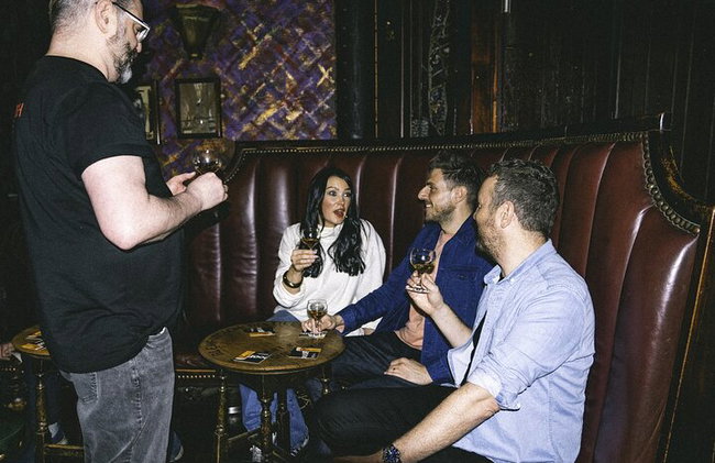 Explorez Glasgow : Visite à pied du Scottish Rogue Whisky Bar - Photo 6