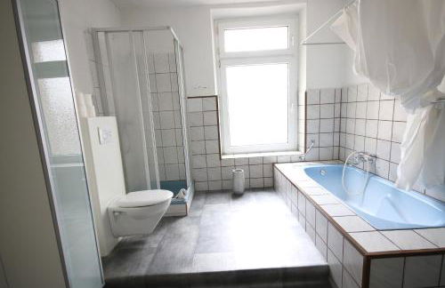 Moderne Studio Apartments und 120qm Wohnungen in Oberhausen, ideal für Geschäftsreisende und Monteure - Foto 59