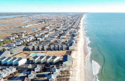 Carolina Waves - Oceanfront Relaxation and Poolside Fun in Surf City! - Foto 46