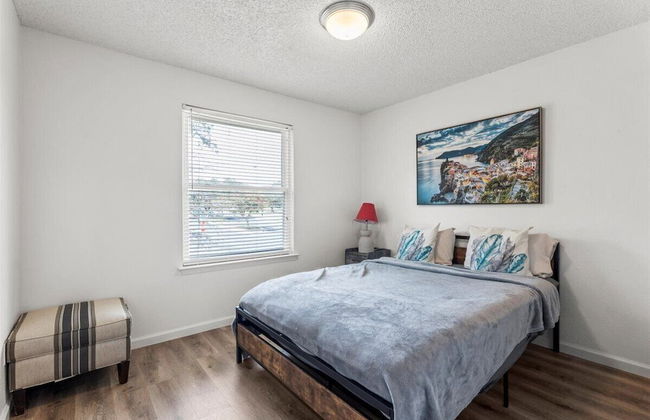 Oasis w Huge Pool & BBQ Patio - Photo 2