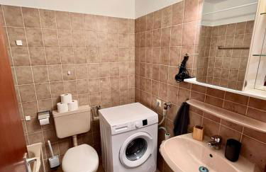 L5 Apartments - Ganze Wohnung, Küche, Bad, WLAN, Terrasse - Foto 3