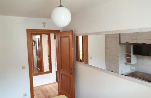 Ampio appartamento su 2 livelli con garage coperto - Foto 9