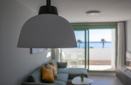 Precioso apartamento frente a la playa con piscina - Foto 6