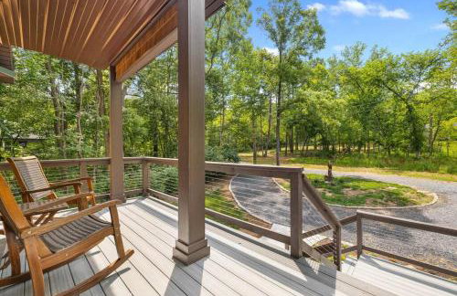 Riverside Oasis with Stunning Views, Cozy Firepit! - Photo 24