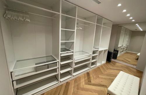 ULTIMATE LUXURY DREAM VILLA with 7 BEDROOMS, GYM, SPA and INFINITY POOL - Photo 37