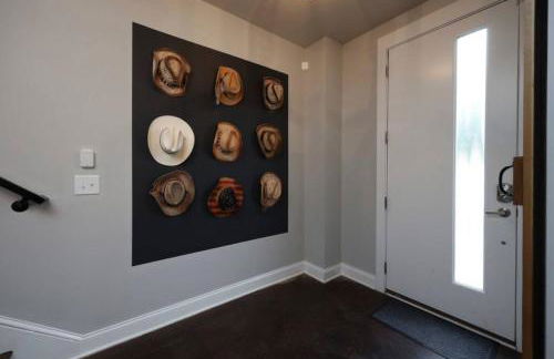 WeHo Nashville Home, Geodis Park, Mini-Golf, Arcade, 10min to Downtown! Sleeps 10! - Foto 27