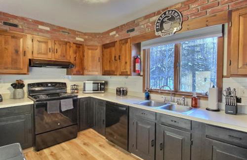 The Big Lebearski - AC, Grill, Fire Pit, Hot tub! - Foto 4