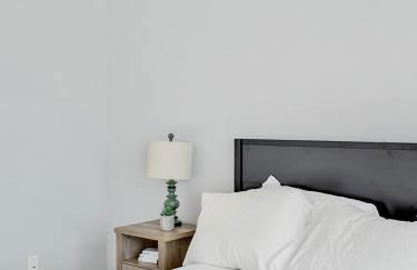 1st Floor 2BD Near Duke & Downtown - Photo 3