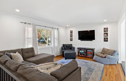 Pet-Friendly Saratoga Home with Fire Pit & Deck - Photo 2