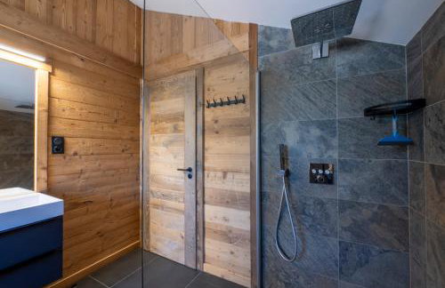 Chalet paisible 3 étoiles Sauna, Cheminée, Terrasse Sud, Vue montagne, Bois & Pierre authentique et confort moderne - Photo 26
