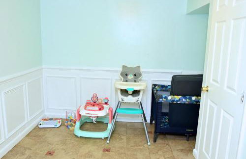 Handsome Home Renovated - close to Metro - Foto 16