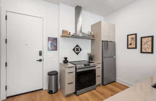 East Nash Condo for 4 with Public Rooftop Near DT - Foto 13