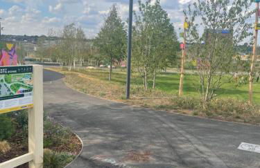 4 bedroom house with Garden, Parking & 3 mins Walking Distance from Train Station - Photo 49