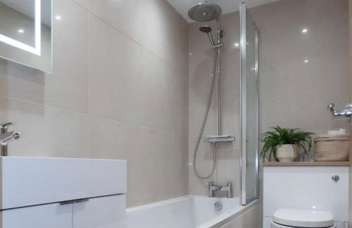 Modern 3 Bed House nr Southampton Town-Parking Contractors Welcome - Foto 28