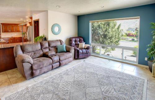 Hike, Golf, Ski and More Family Home in South Weber - Foto 7