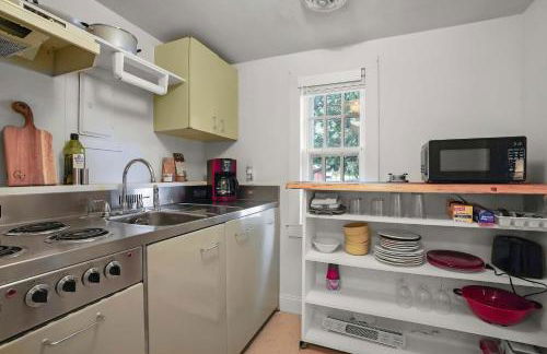 Sweet 1BDR Farm Cottage with Fire Pit and Creek View - Foto 4