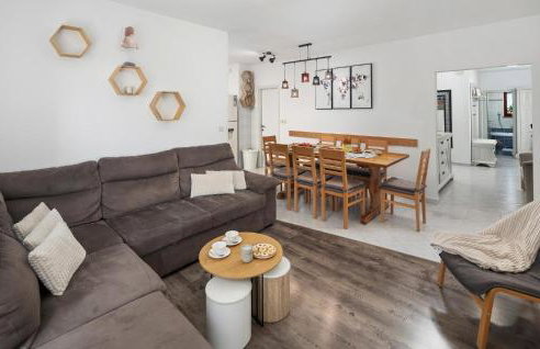 Lovely Home In Tinjan - Photo 29