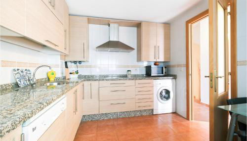 3 Bedroom Cozy Home In La Algaba - Photo 4