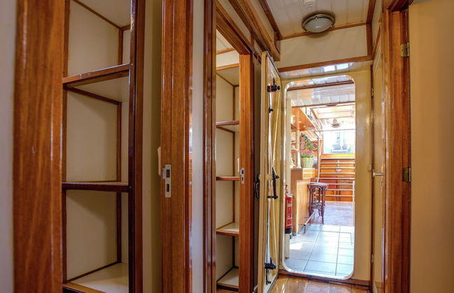 Boat in Leiden Near City Center & Museums - Foto 28